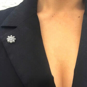 Pines, Broches y alfileres charros