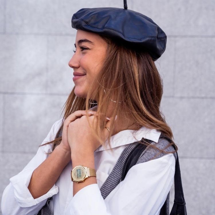 Reloj Casio vintage redondo dorado malla - Imagen 8