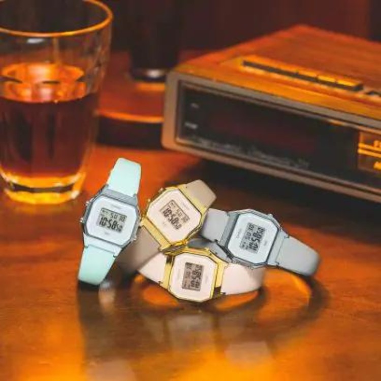 Reloj Casio Vintage LA680WEGL-5 rectangular dorado y cuero marrón | icono retro elegante colección