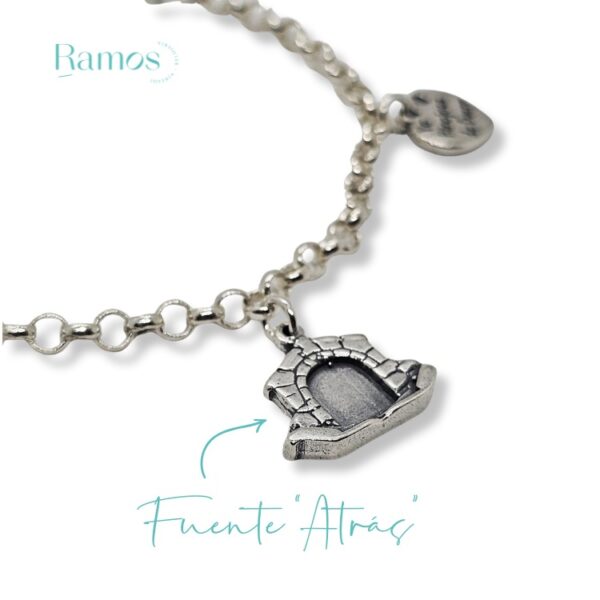 Pulsera de Hinojosa de Duero fuente atrás