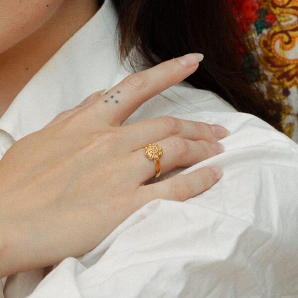 Anillo charro oro botón clásico mediano