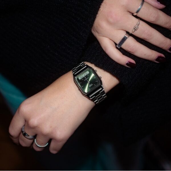 Reloj Casio Cuadrado Vintage Gris Esfera Verde AQ-230EGG-3A