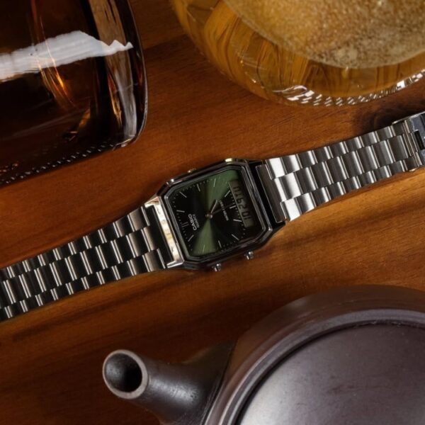 Reloj Casio Cuadrado Vintage Gris Esfera Verde AQ-230EGG-3A