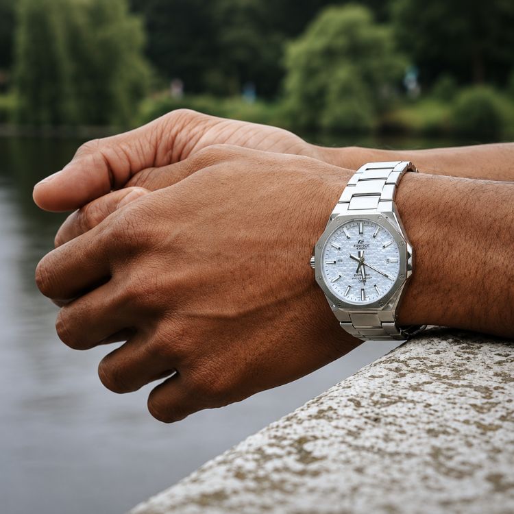 Casio Edifice EFR-S108DE-2AVUEF Slim Azul Claro con Cristal de Zafiro - Imagen 3